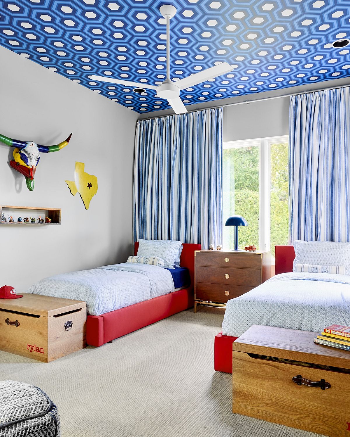 Wallpaper on the Ceiling: Ideas to Make Kids’ Rooms Even More
Brilliant!