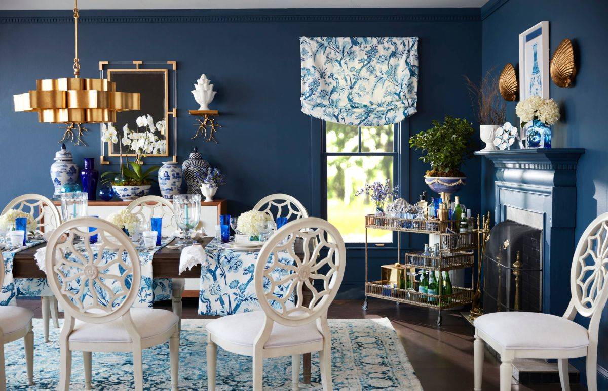 Beautiful Dining Rooms in Blue and White Perfect for Hosting