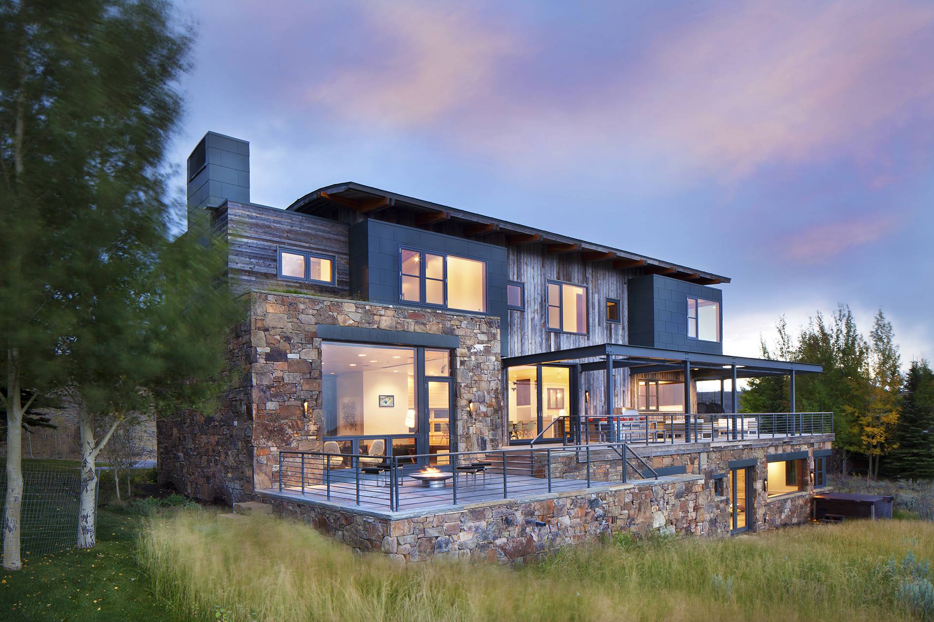 “The Jackson Tech House”: A Whimsical Family Retreat With Stunning
Views