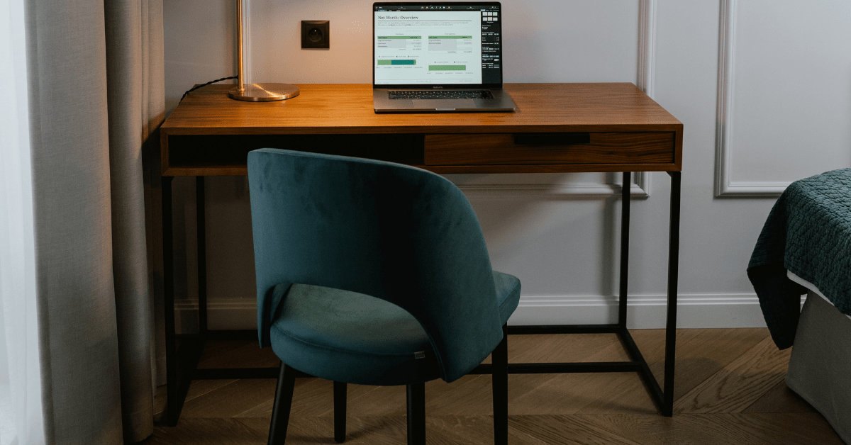 Small Corner Desk Ideas for Maximizing Work Space 